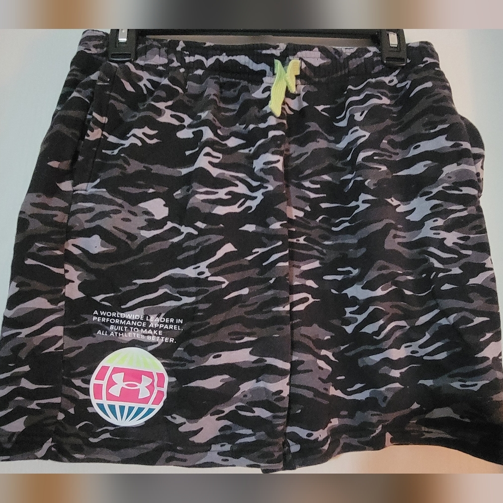 Boys under armor shorts YLG